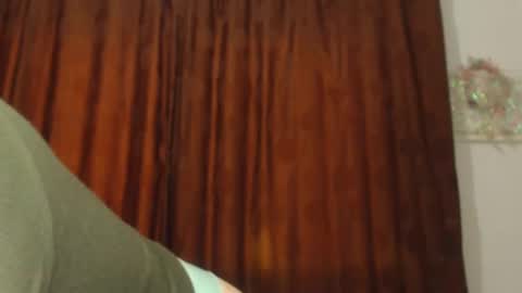     sara      i know you love me xoxox     online show from September 24, 2025, 12:52 pm