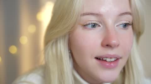 STELLA  Im here today online show from December 4, 2024, 4:16 pm