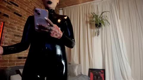 Lola online show from February 20, 2026, 2:08 am