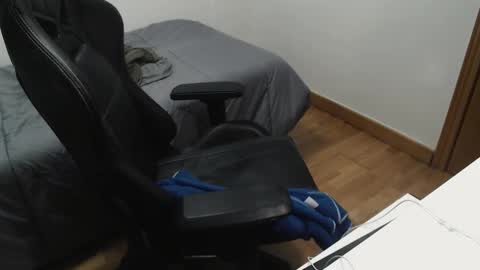 Snapshot of myhairymacho chatting on January 8, 2025, 11:21 am Juan  OF  myhairymacho online show from January 8, 2025, 11:21 am