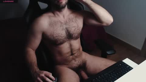 Snapshot of myhairymacho chatting on March 4, 2025, 12:29 am Juan  OF  myhairymacho online show from March 4, 2025, 12:29 am