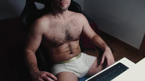 Snapshot of myhairymacho chatting on March 5, 2025, 12:49 am Juan  OF  myhairymacho online show from March 5, 2025, 12:49 am