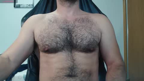 Snapshot of myhairymacho chatting on October 16, 2025, 12:11 am Juan  OF  myhairymacho online show from October 16, 2025, 12:11 am