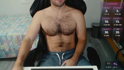 Snapshot of myhairymacho chatting on October 26, 2025, 11:49 am Juan  OF  myhairymacho online show from October 26, 2025, 11:49 am