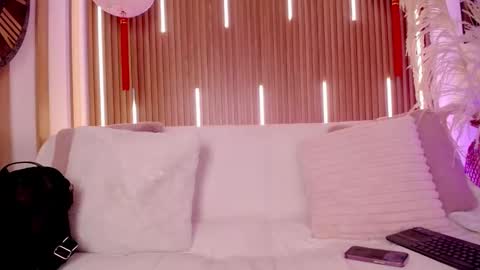 Snapshot of myladreams_ chatting on February 6, 2026, 6:07 am Myla online show from February 6, 2026, 6:07 am