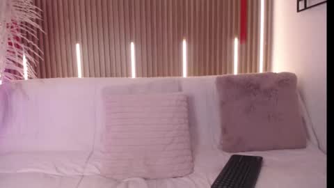 Snapshot of myladreams_ chatting on February 15, 2026, 8:35 am Myla online show from February 15, 2026, 8:35 am