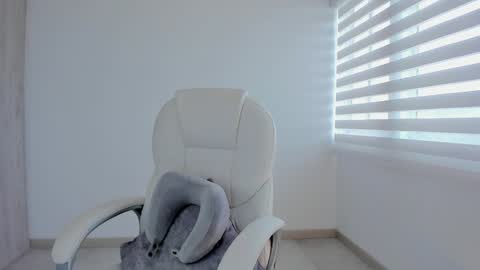 Myle online show from January 17, 2025, 9:06 pm