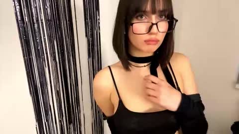 mylittlemolly online show from November 19, 2025, 1:00 pm