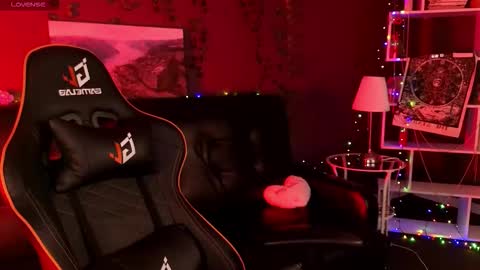 mystery_mary online show from December 3, 2025, 11:52 am