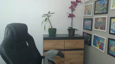 Erica online show from April 23, 2026, 12:40 pm