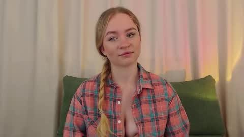 Snapshot of mystic_barbie chatting on October 10, 2025, 12:20 am Barbie online show from October 10, 2025, 12:20 am