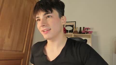 Evan Brown online show from December 17, 2025, 7:53 pm