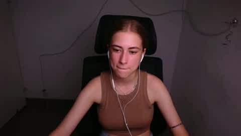 Emelie online show from September 10, 2025, 5:35 pm
