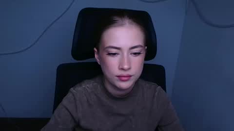 Emelie online show from September 13, 2025, 11:21 am