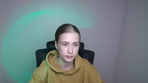 Emelie online show from September 14, 2025, 5:06 am