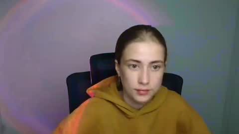 Emelie online show from September 16, 2025, 5:19 am