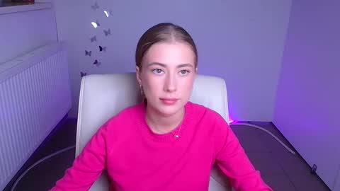 Emelie online show from September 17, 2025, 11:12 am