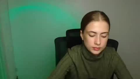 Emelie online show from September 18, 2025, 5:09 am