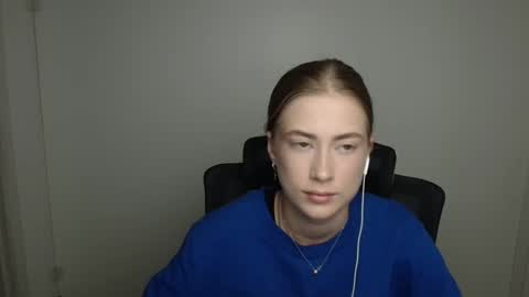 Emelie online show from September 20, 2025, 5:19 am
