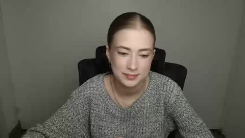 Emelie online show from September 22, 2025, 5:20 am