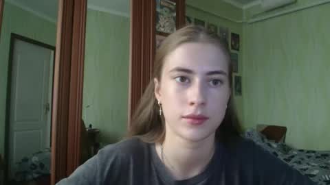 Emelie online show from October 4, 2025, 10:46 am