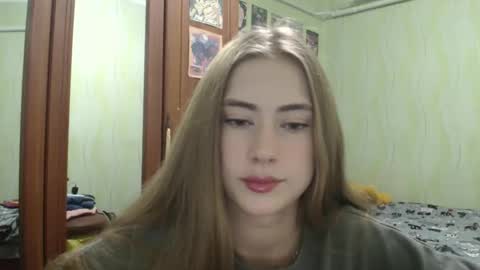 Emelie online show from October 7, 2025, 6:49 pm