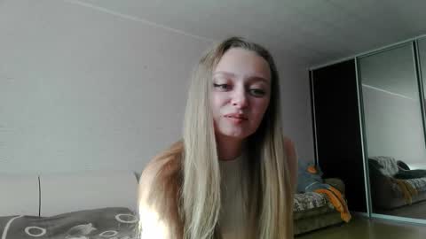 Snapshot of mysticglimmer chatting on September 19, 2025, 10:27 am Anika online show from September 19, 2025, 10:27 am