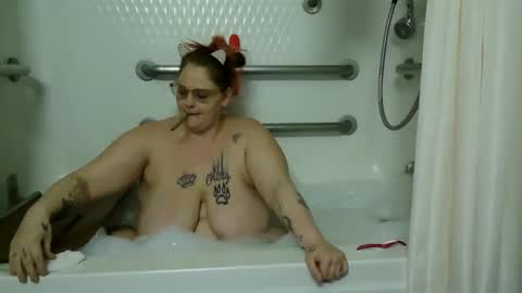 Snapshot of mysticlynn420 chatting on January 29, 2025, 11:20 am MysticLynn online show from January 29, 2025, 11:20 am