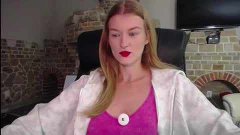 mysticvenus_ online show from September 18, 2025, 3:58 pm