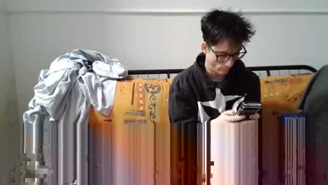 a Ordinary Boy online show from February 12, 2026, 12:49 am