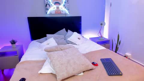 AMY online show from December 5, 2025, 7:54 pm