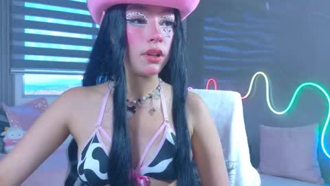 Snapshot of naaomi_cute chatting on October 31, 2025, 10:33 pm naaomi_cute online show from October 31, 2025, 10:33 pm