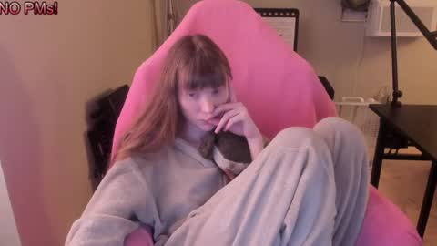 Snapshot of nacmar chatting on October 8, 2025, 8:23 am Natalie Marlo online show from October 8, 2025, 8:23 am