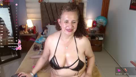 nadia_84 online show from November 19, 2025, 7:36 pm
