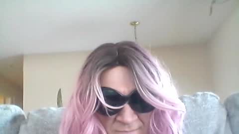 nadia_crivello online show from December 15, 2025, 8:02 pm