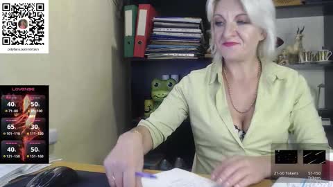 Nadin online show from October 10, 2025, 7:35 pm