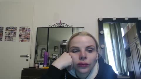 Snapshot of nadyagt chatting on March 22, 2026, 9:13 am nadyagt online show from March 22, 2026, 9:13 am