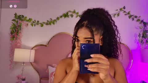 NahiaraReina  online show from May 28, 2026, 2:03 pm