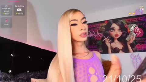 NahiaVictoria  online show from October 21, 2025, 12:39 pm