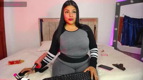 Nahomi online show from February 23, 2026, 7:55 pm