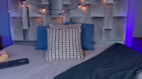  VICTORIA  online show from February 4, 2026, 7:42 pm