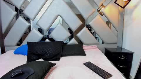 Nahomi  online show from April 21, 2026, 8:12 pm