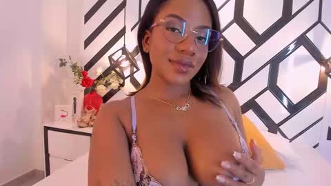 Nahomi online show from March 24, 2026, 2:33 pm