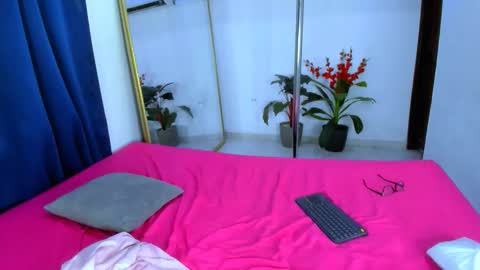 nahomy_hancook online show from December 17, 2025, 9:15 am