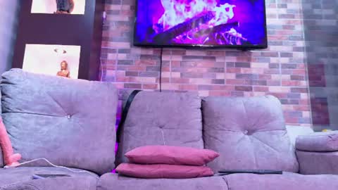 nahomy_james25 online show from July 26, 2026, 11:33 pm