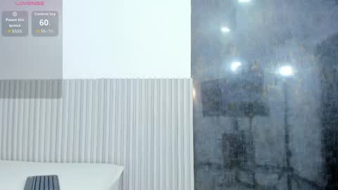 nahomy_park online show from May 21, 2026, 11:39 am