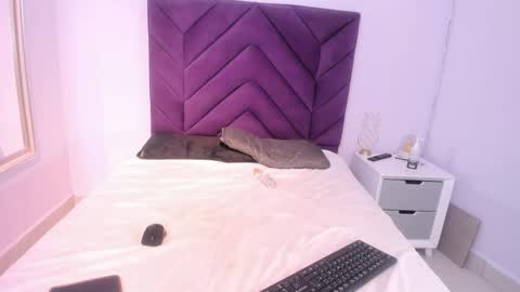 nahomycarterr online show from October 14, 2025, 7:42 am