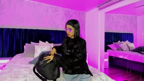 Nahomy  online show from December 23, 2025, 11:08 am