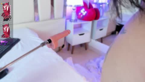 Nahomy Roberts online show from October 16, 2025, 12:39 pm