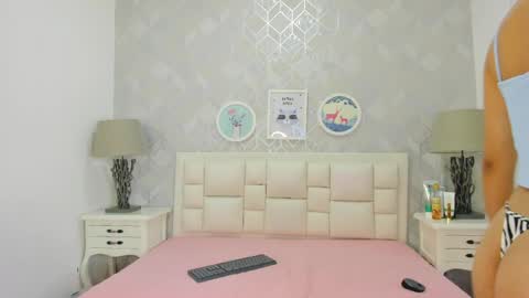 naia_cox online show from April 8, 2026, 3:39 am